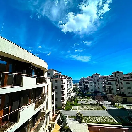 Sunshine Hotel *